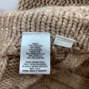LOFT Sweaters - LOFT Faux Fur Cable Knit Sweater Vest XS Tan EUC LOFT Sweaters - LOFT Faux Fur Cable Knit Sweater Vest XS Tan EUC